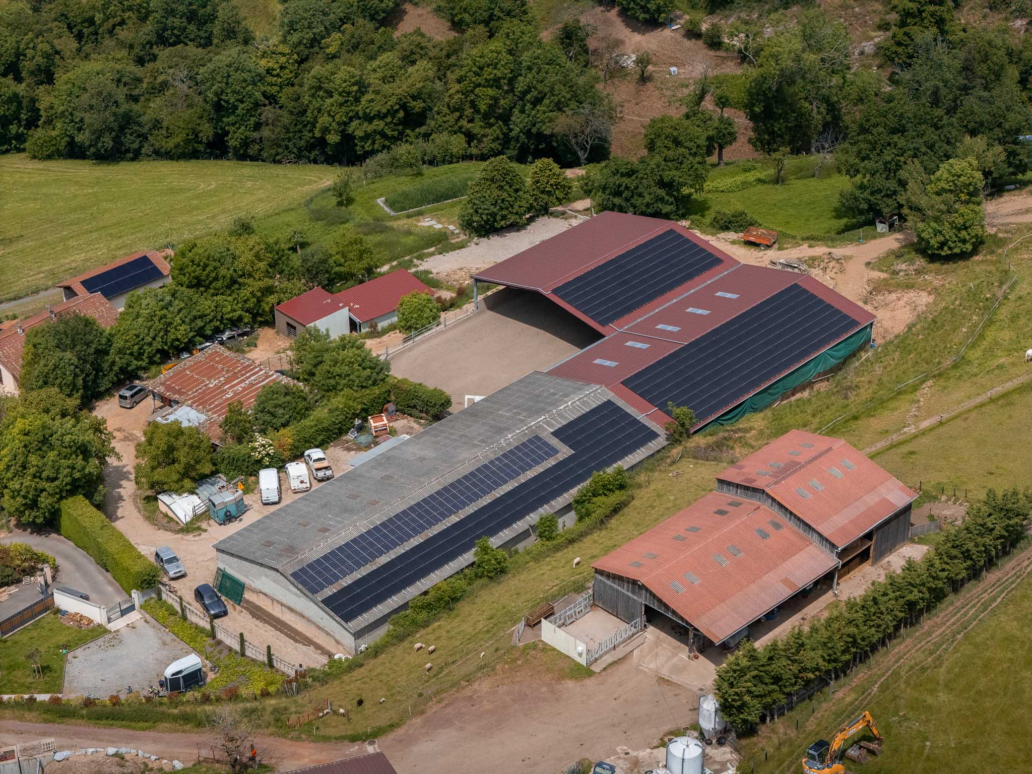 Réalisation d'une toiture photovoltaïque sur une ferme agricole
